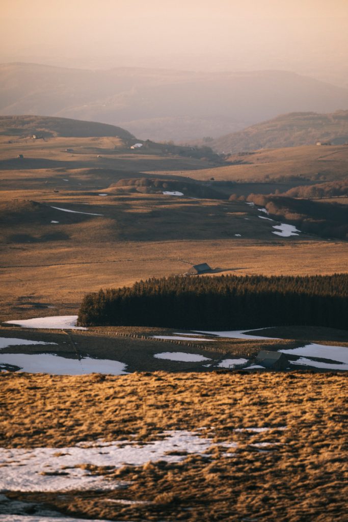 Randonnée au suc de rond pour voir les plus beaux burons d'Auvergne. crédit photo : Clara Ferrand - blog Wildroad