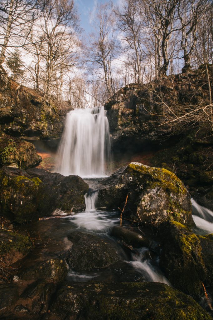 Cascade du Siniq dans le Cantal. crédit photo : Clara Ferrand - blog Wildroad