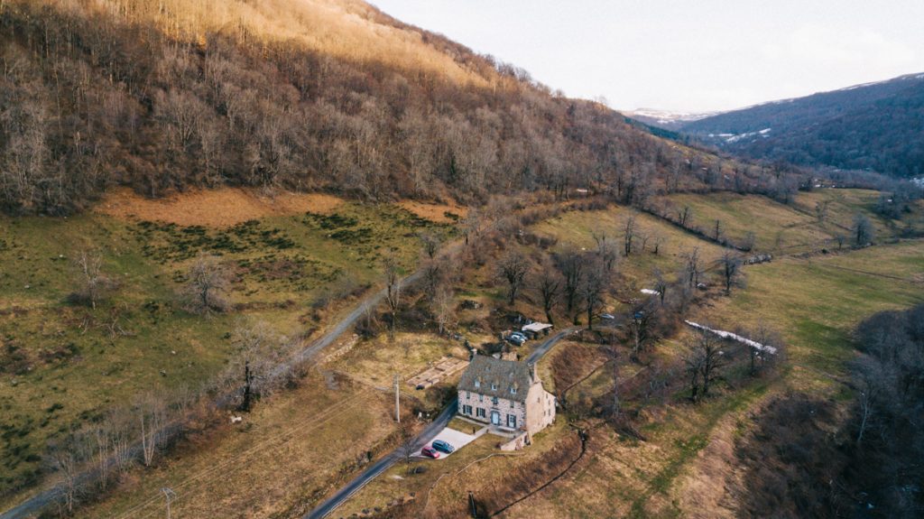 La chambre d'hôte de la Roussière dans le Cantal. crédit photo : Clara Ferrand - blog Wildroad