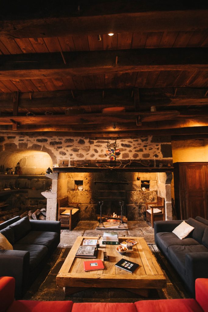 La chambre d'hôte de La Roussière dans le Cantal. crédit photo : Clara Ferrand - blog Wildroad