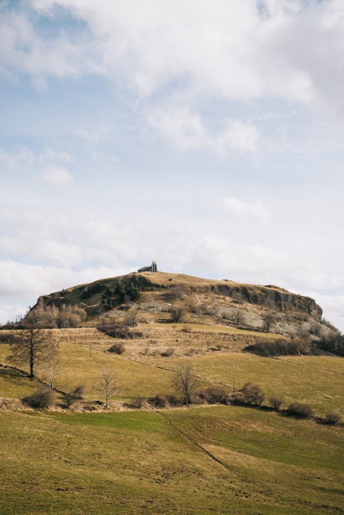 La Chapelle Saint-Antoine à Chastel-sur-murat dans le Cantal. crédit photo : Clara Ferrand - blog WIldroad