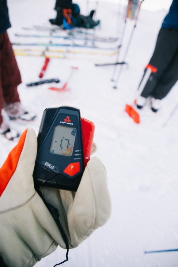 Suiv re une formation DVA et avalanche sur une journée avec UP Guide. crédit photo : Clara Ferrand - blog Wildroad