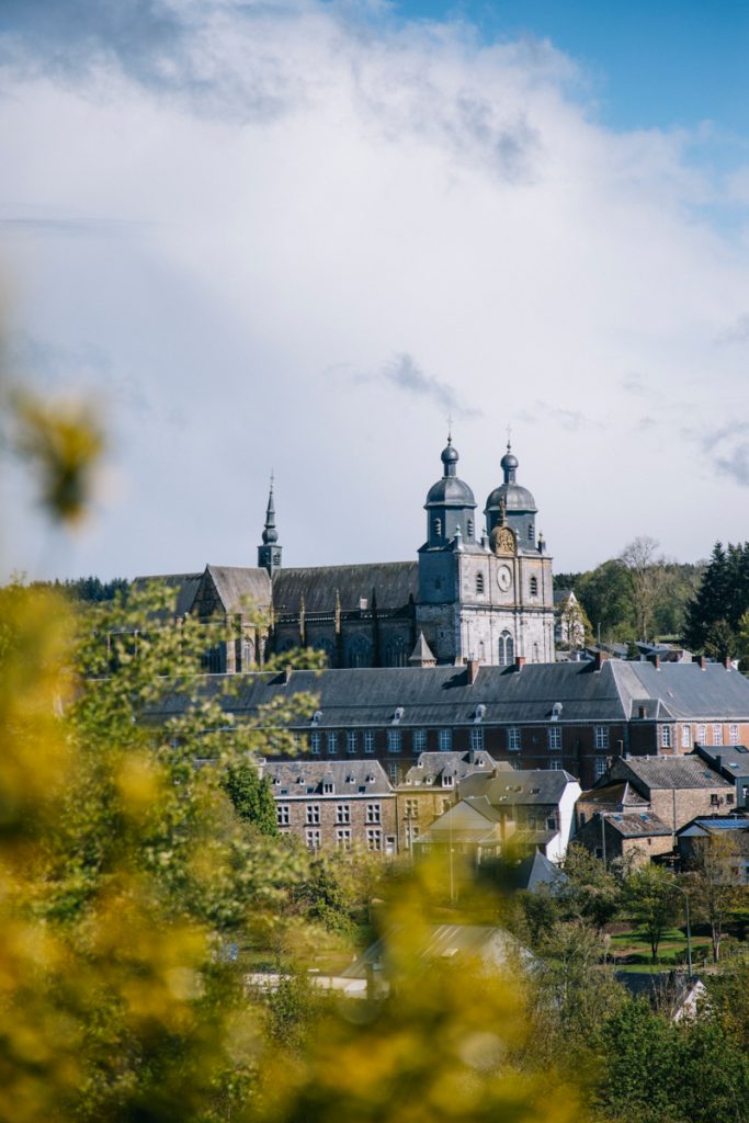 La basilique de Saint-Hubert, dans l'Ardenne belge. crédit photo : Clara Ferrand - blog Wildroad