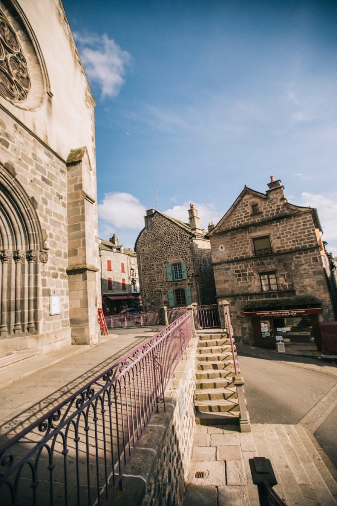 La cité médiévale de Murat à visiter lors d'un séjour en Auvergne. crédit photo : Clara Ferrand - blog Wildroad