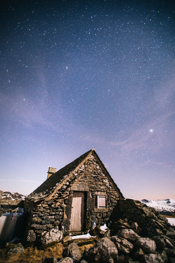 Les plus beaux burons d'Auvergne : le buron de la Boxe dans le Cantal. crédit photo : Clara Ferrand - blog Wildroad