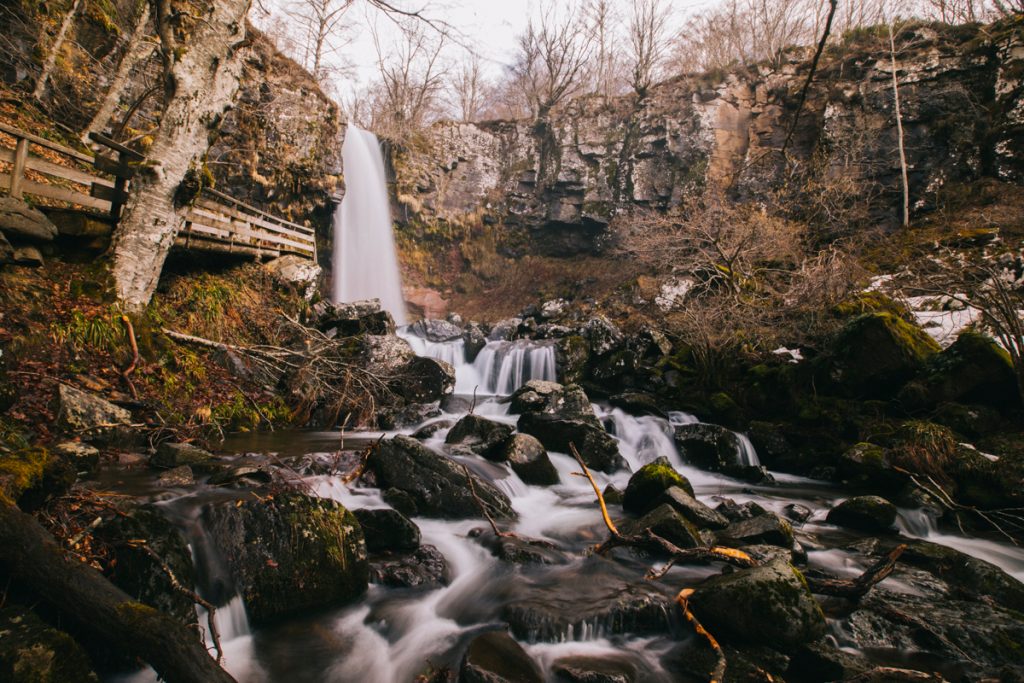 La cascade du saut de la Truite dans le Cantal. crédit photo : Clara Ferrand - blog Wildroad
