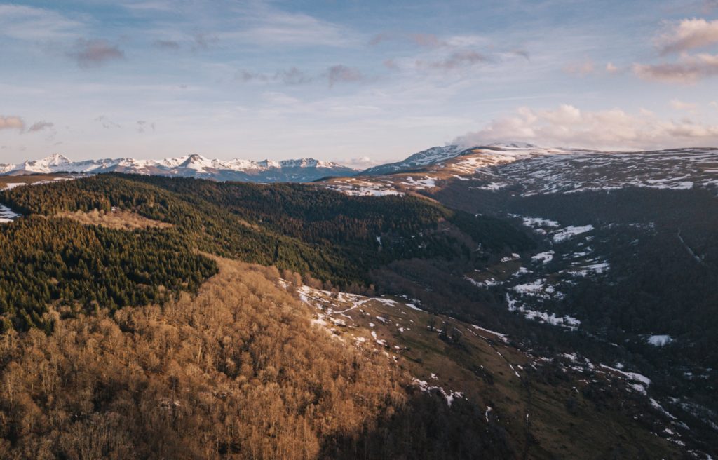 Venir dans le Cantal et se déplacer pour randonner sur les monts du Cantal. crédit photo : Clara Ferrand - blog Wildroad