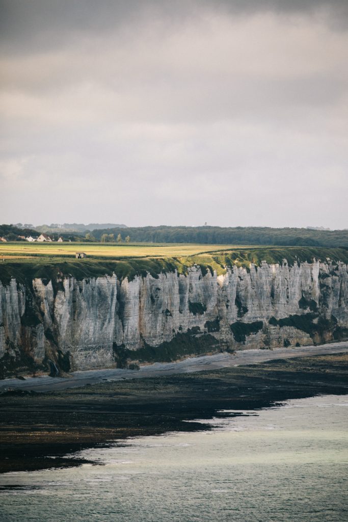Les falaises depuis le cap Fagnet en normandie. crédit photo : Clara Ferrand - blog Wildroad