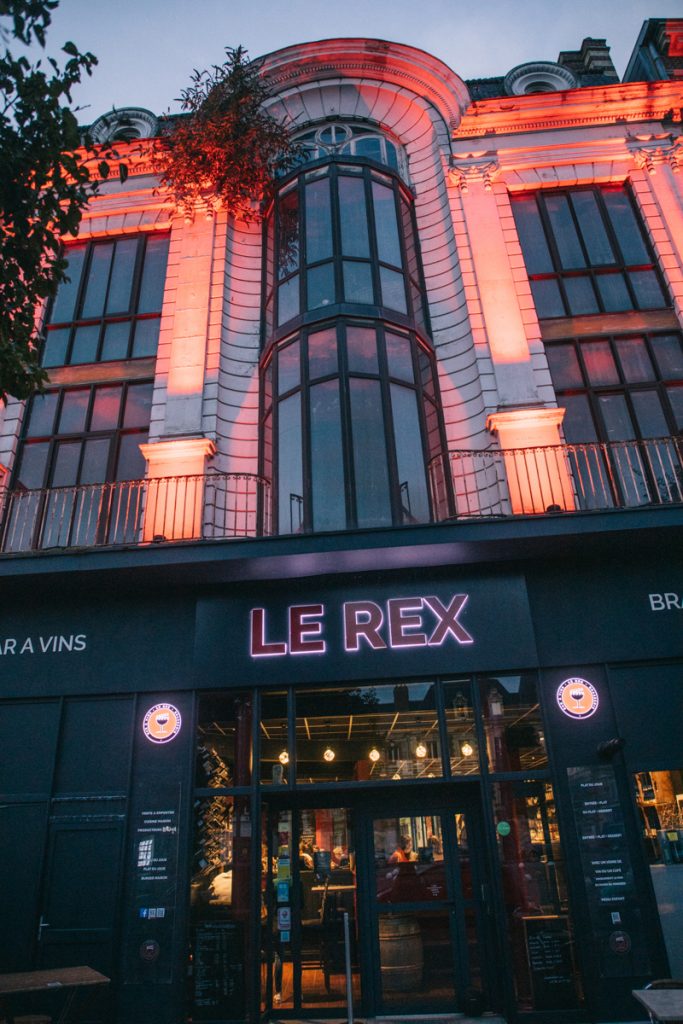Le rex ancien cinéma transformer en restaurant. crédit photo : Clara Ferrand - blog Wildroad