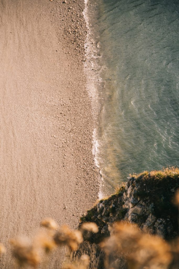 La plage d'Etretat en été. crédit photo : Clara Ferrand - blog Wildroad