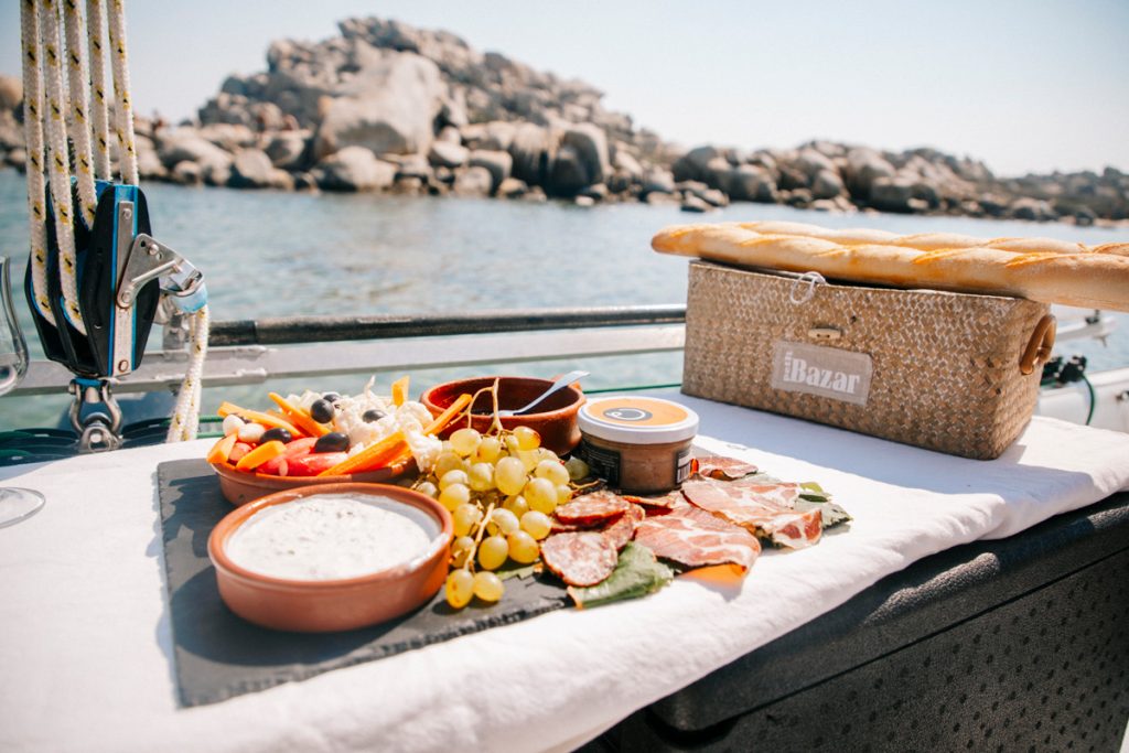 Un pique nique avec des produits corse. crédit photo : Clara Ferrand - blog Wildroad