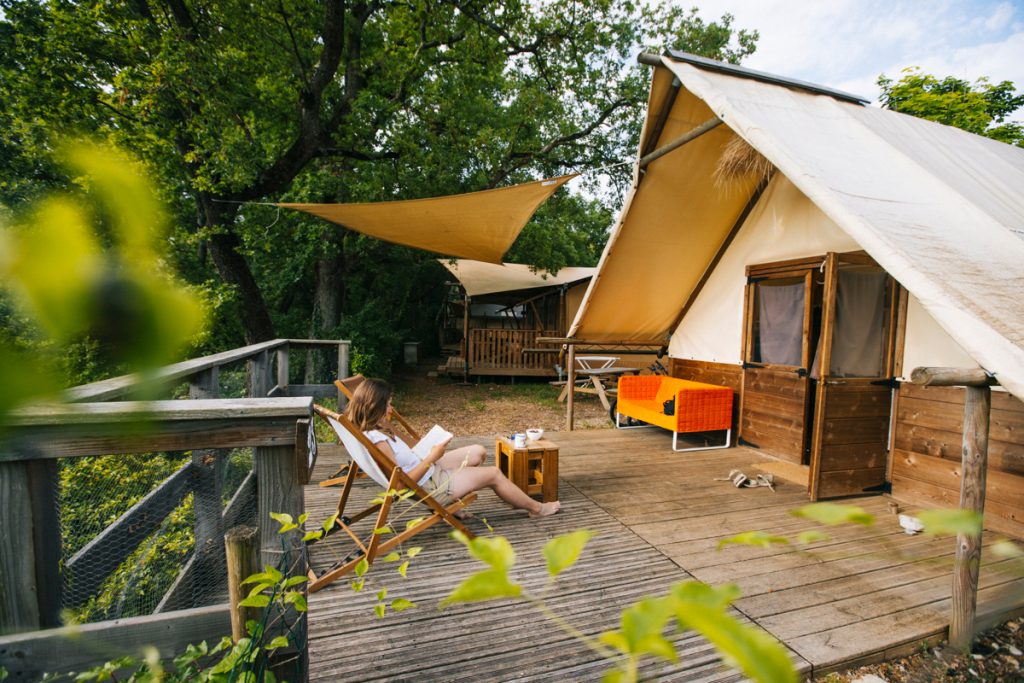 Hébergement en camping au bord de la Drôme dans un nature préservée. crédit photo : Clara Ferrand - blog Wildroad