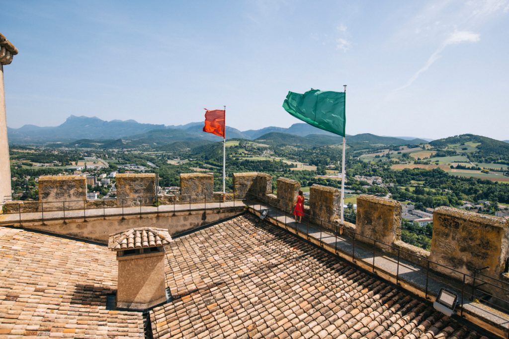 La terrasse du donjon de la tour de Crest. crédit photo : Clara Ferrand - blog WIldroad