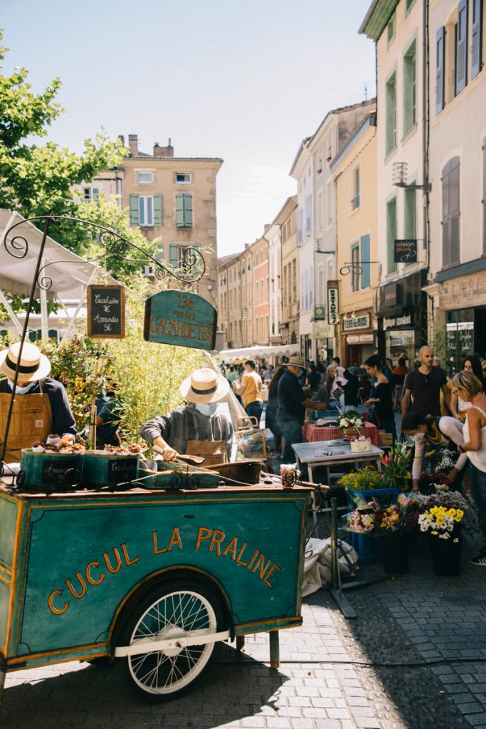 Le marché des producteurs locaux à Crest le mardi et samedi. crédit photo : Clara Ferrand - blog Wildroad