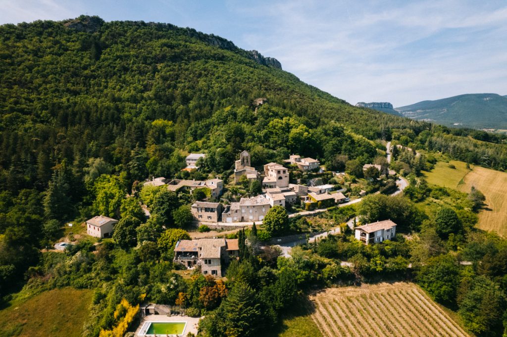 Le village perché de Suze. crédit photo : Clara Ferrand - blog Wildroad