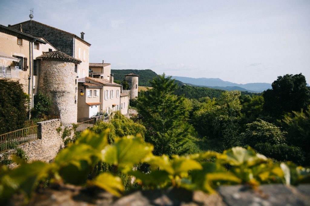 Visiter le village perché de Beaufort-sur-Gervanne. crédit photo : Clara Ferrand - blog Wildroad