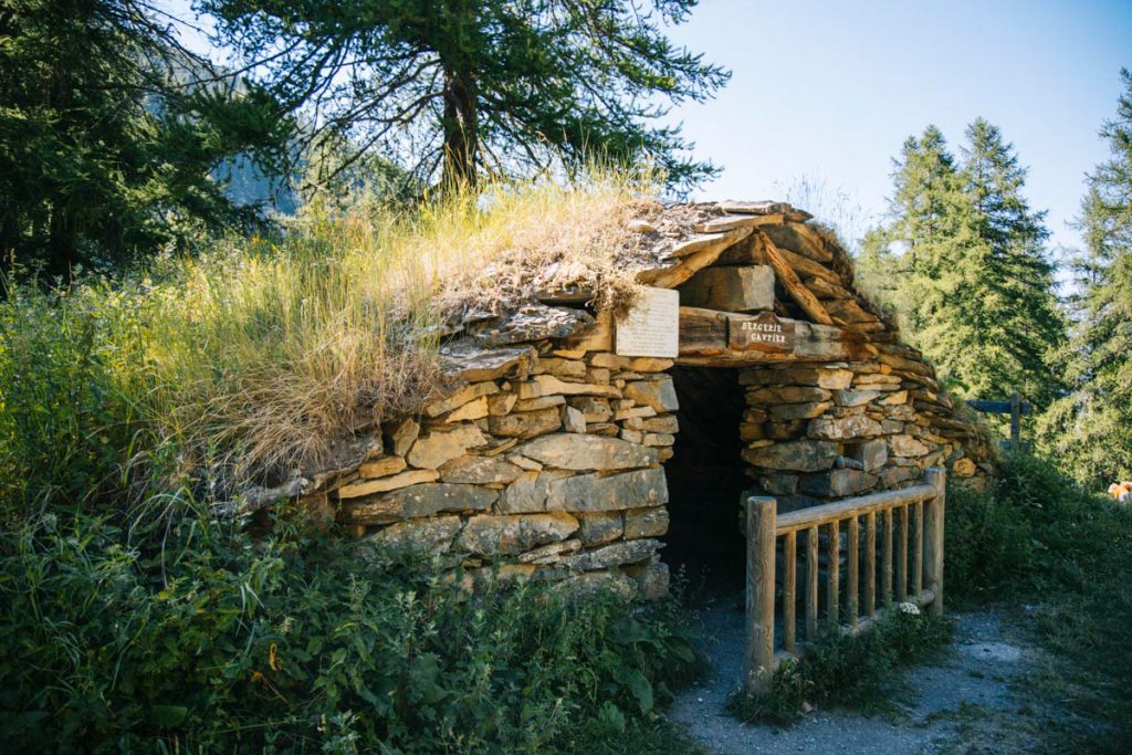 Bergerie traditionelle des Hautes Alpes. crédit photo : Clara Ferrand - blog WIldroad