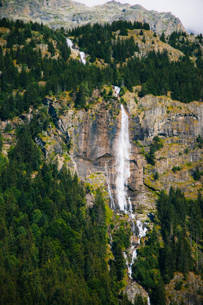 La cascade de la Fare dans le massif des Grandes Rousses. crédit photo : Clara Ferrand - blog Wildroad