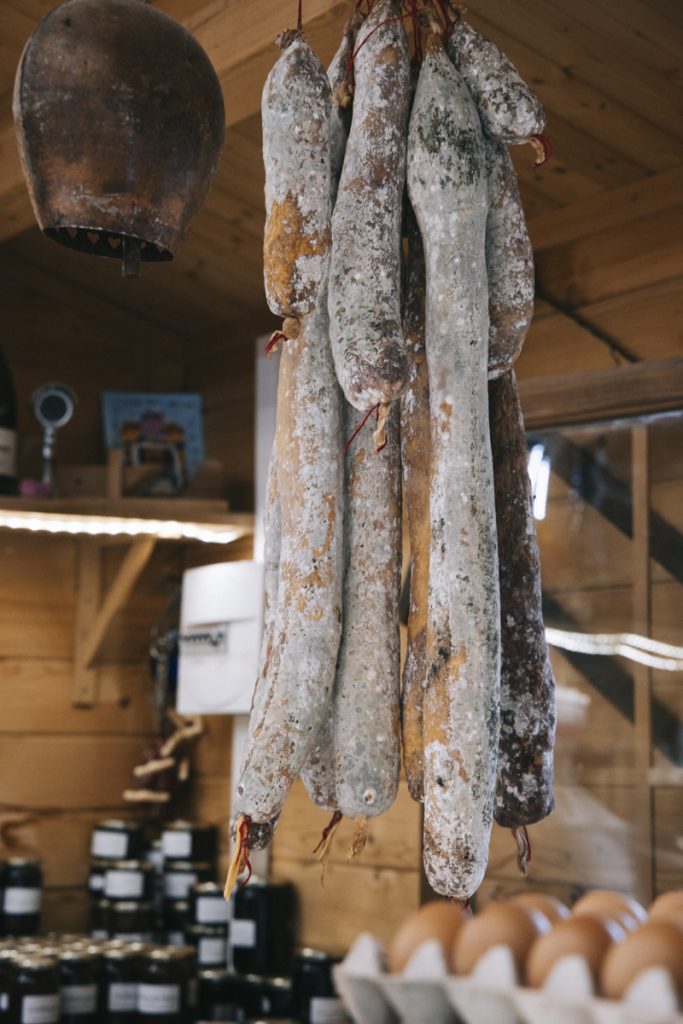 Charcuterie artisanale à Plampinet dans la vallée de la Clarée. crédit photo : Clara Ferrand - blog Wildroad