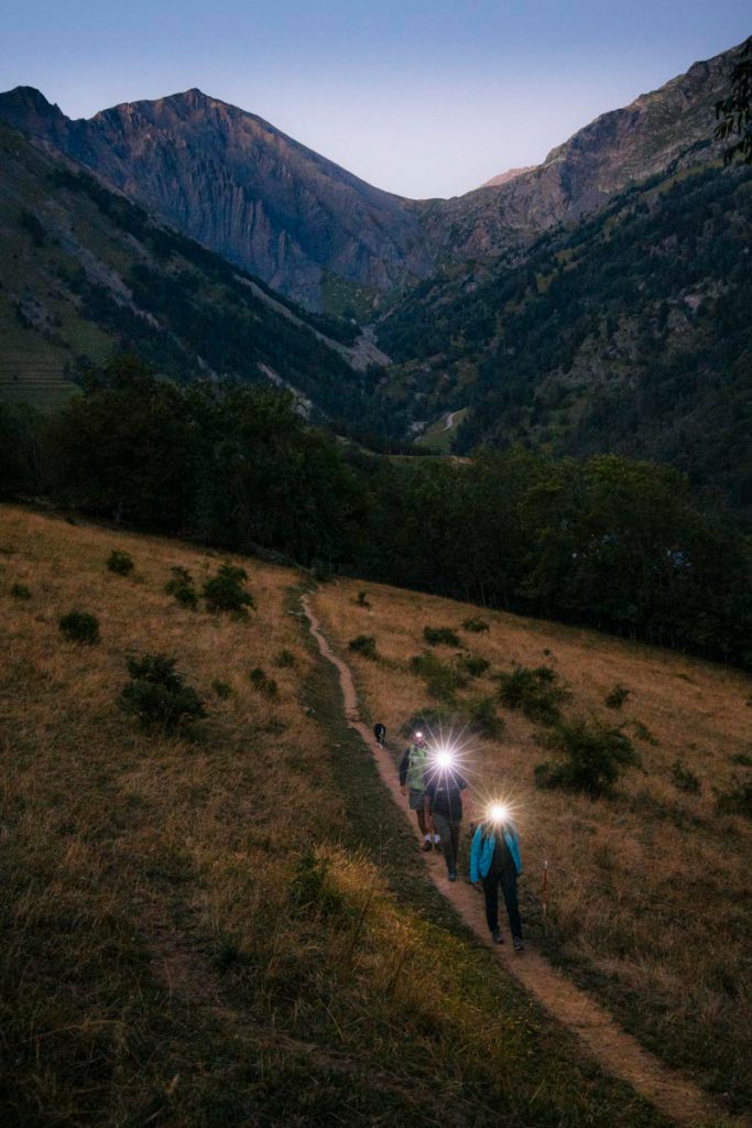Randonner de nuit avec un guide autour de Vaujany. crédit photo : Clara Ferrand - blog Wildroad