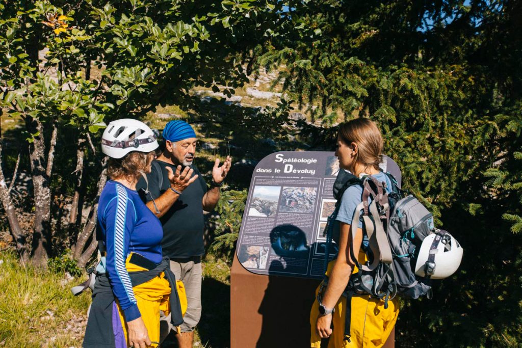 Faire de la spéléologies dans les Hautes Alpes. crédit photo - Clara Ferrand - blog Wildroad