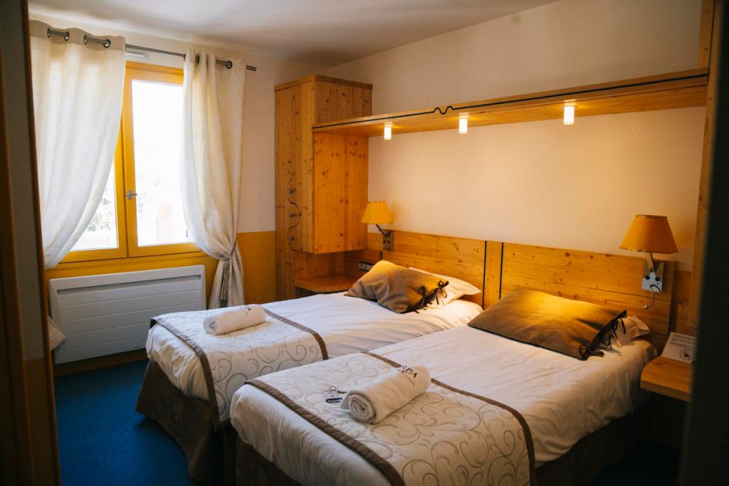 Hébergement dans le Dévoluy : l'hôtel de la Neyrette. crédit photo : Clara Ferrand - blog Wildroad.