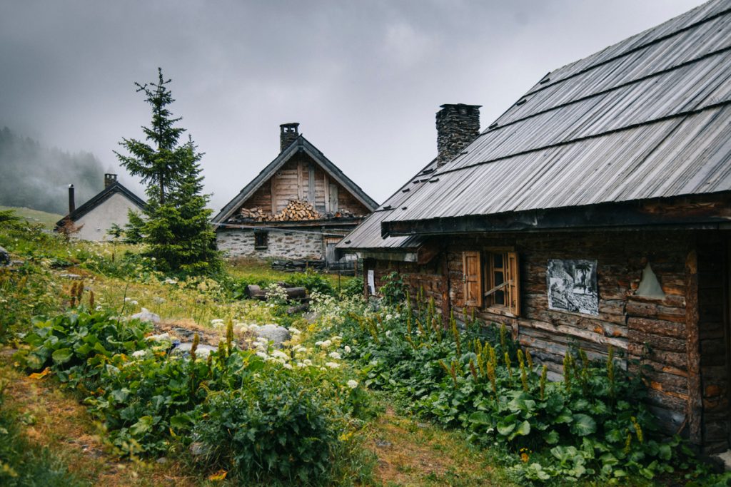 Le refuge du Ricou dans le massif des Cerces. crédit photo : Clara Ferrand - blog Wildroad