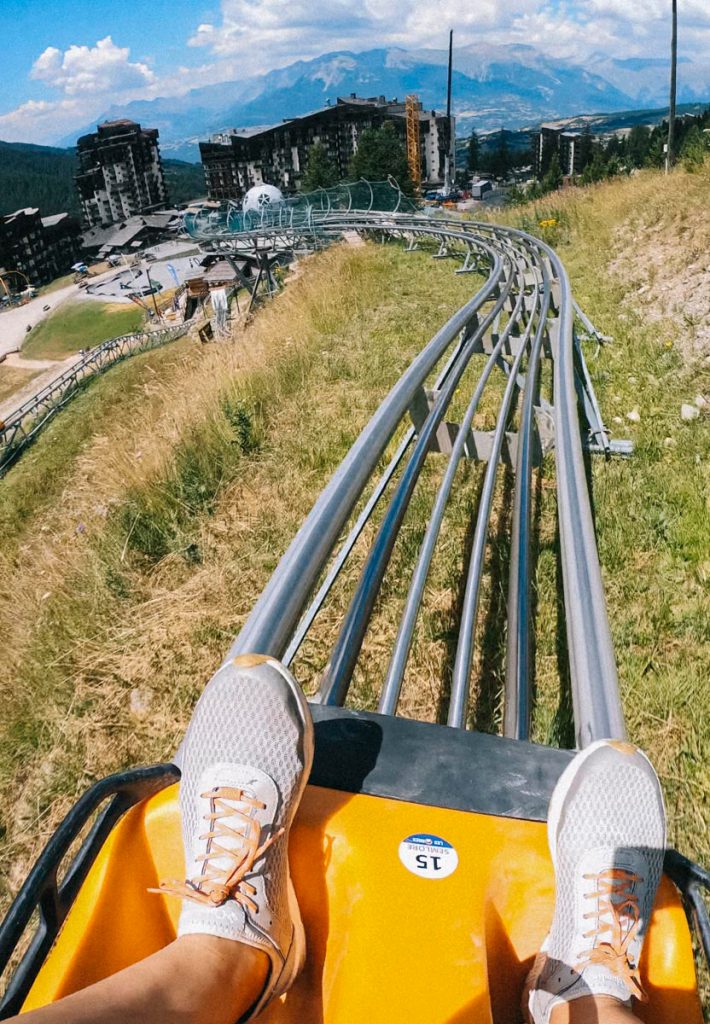 Faire de la luge d'été aux Orres. crédit photo : Clara Ferrand - blog WIldroad
