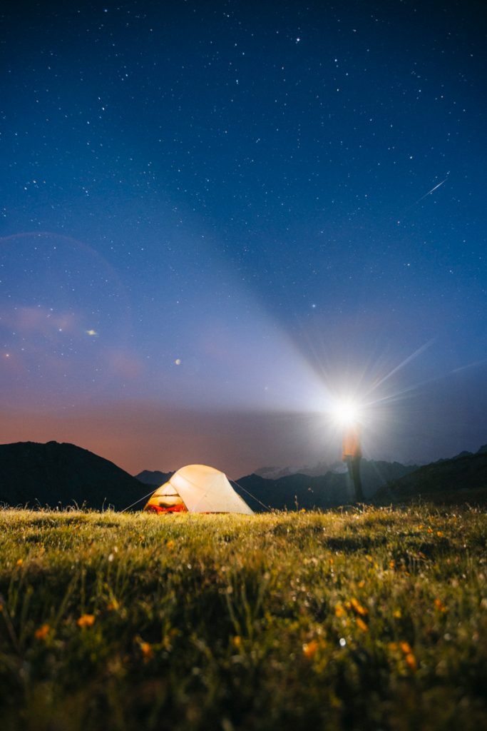 Astro photo de bivouac et étoiles. crédit photo : Clara Ferrand - blog Wildroad