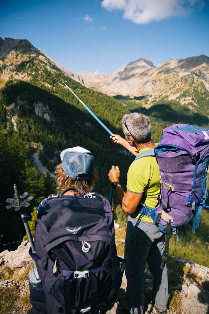Randonner avec un guide dans les Alpes du Sud. crédit photo : Clara Ferrand - blog Wildroad