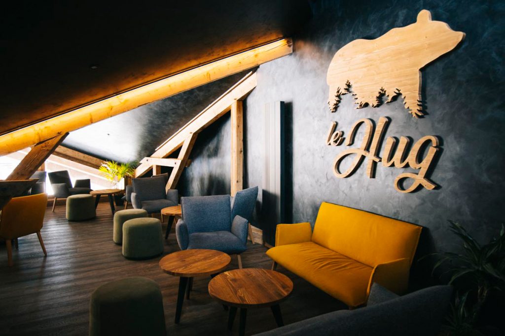 Restaurant lounge le Hug aux Orres 1650. crédit photo : Clara Ferrand - blog Wildroad