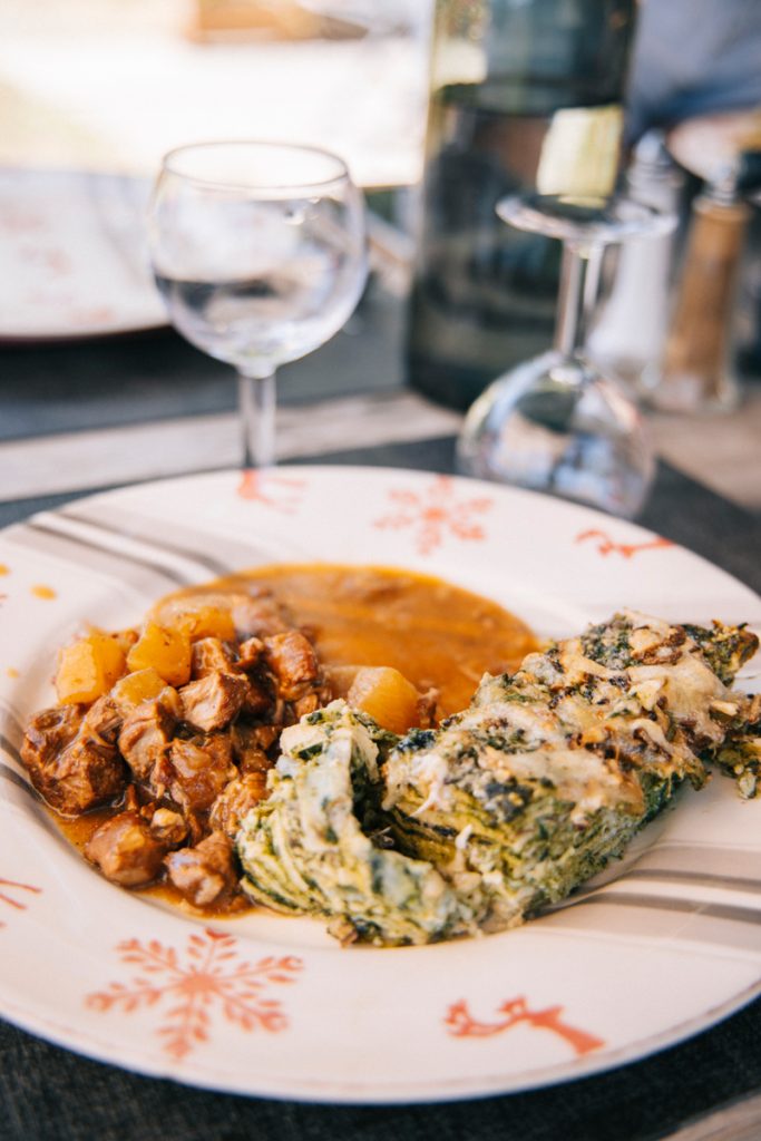 Restaurant l'auberge du clôt à Névache et les oreilles d'une plat traditionnel. crédit photo : Clara Ferrand - blog Wildroad