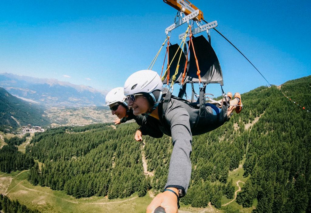 Faire la Tyrolienne des Orres pour des sensations fortes. crédit photo : Clara Ferrand - blog WIldroad