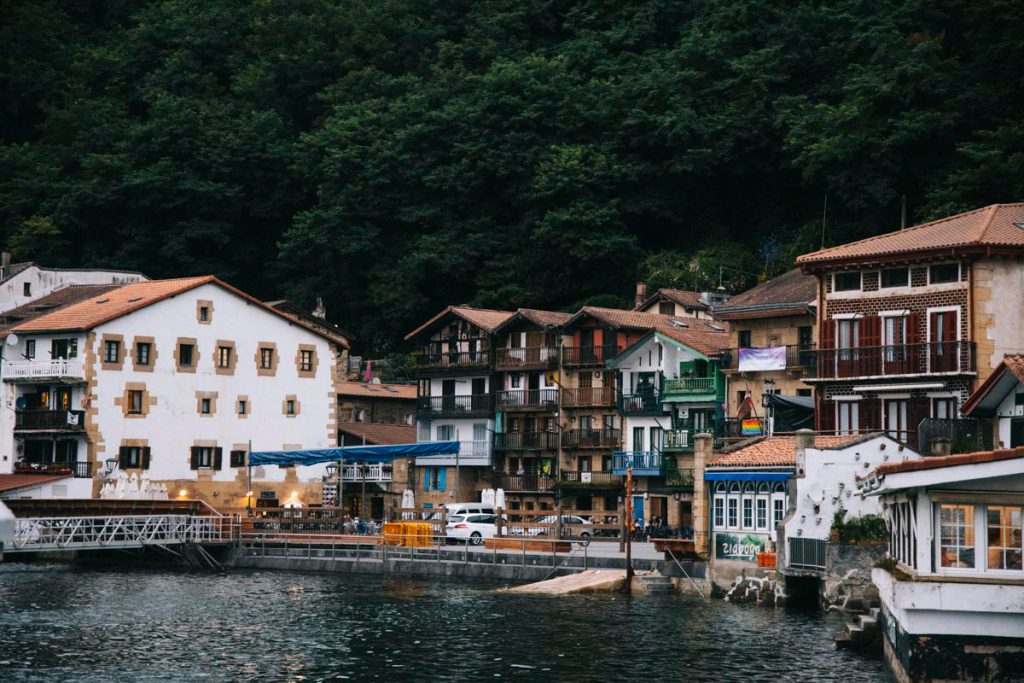 Visiter Pasaia un port de pêche traditionnel de la côte basque espagnole. crédit photo : Clara Ferrand - blog WIldroad