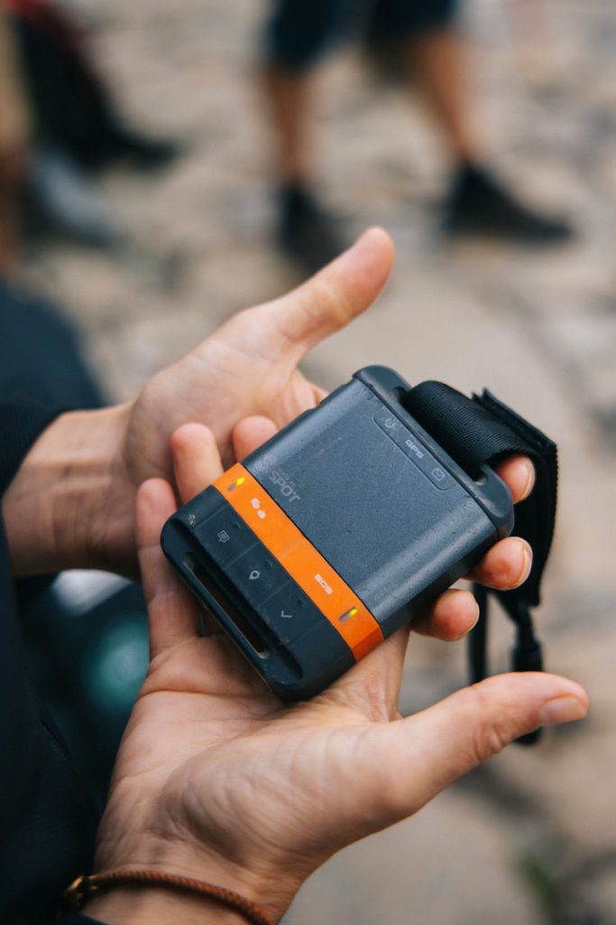 La balise GPS pour assurer la sécurité dans les Balkans. crédit photo : Clara Ferrand - blog Wildroad
