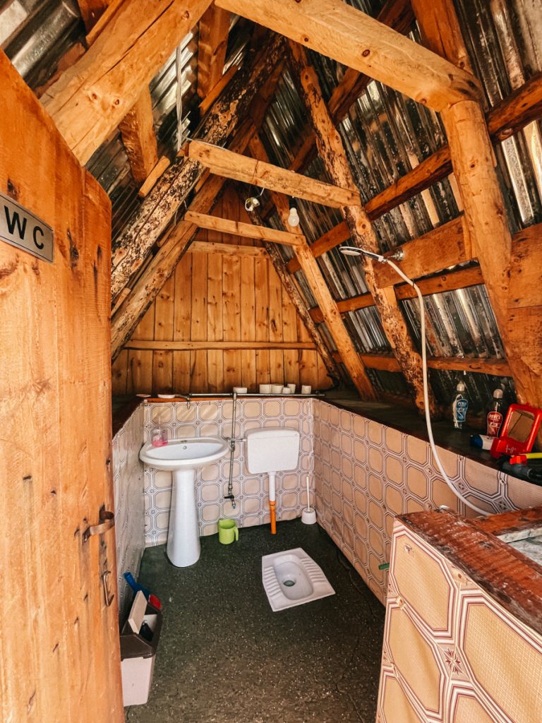 Les douches sur le Balkan trail, hygiène et propreté. crédit photo : Clara Ferrand - blog Wildroad