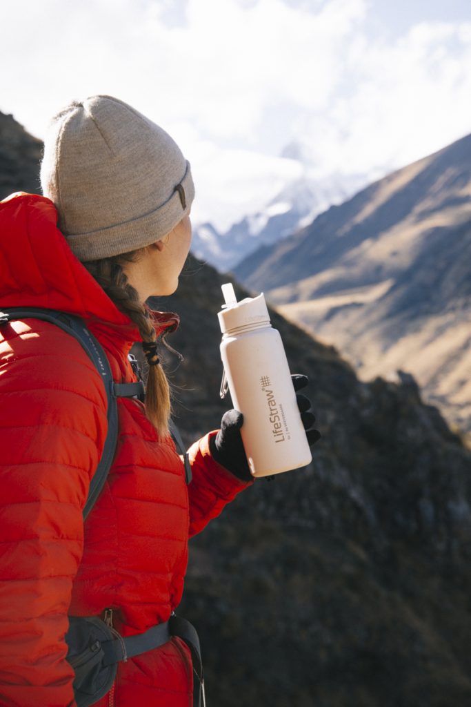 La gourde filtrante lifestraw pour boire de l'eau en trek. crédit photo : Clara Ferrand - blog Wildroad