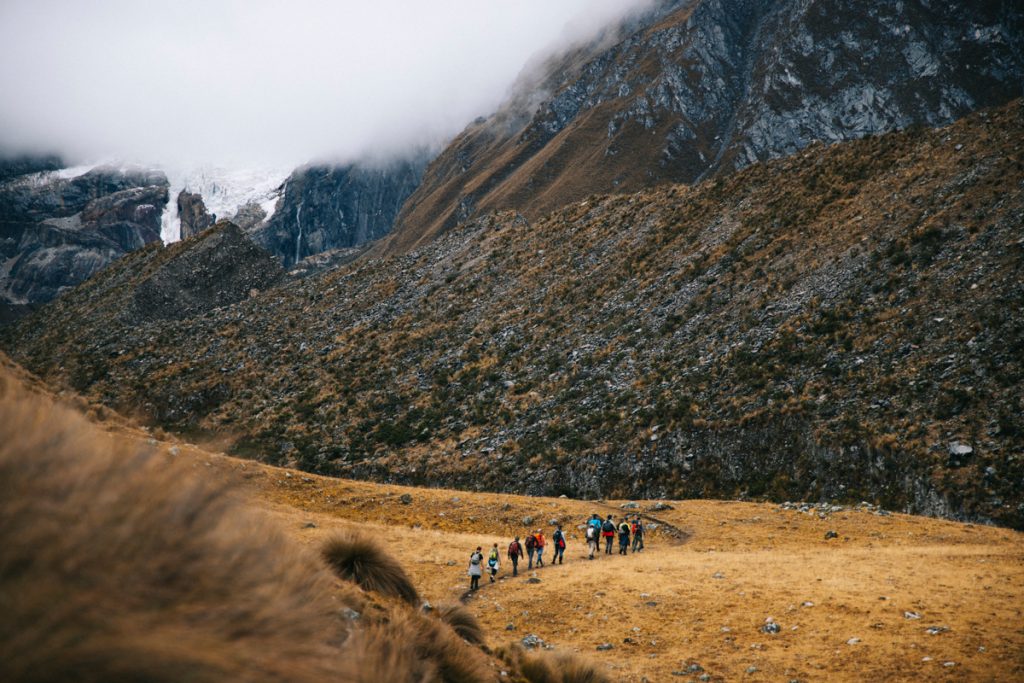 Voyager un groupe pour un trek au départ de Huaraz. crédit photo : Clara Ferrand - blog Wildroad