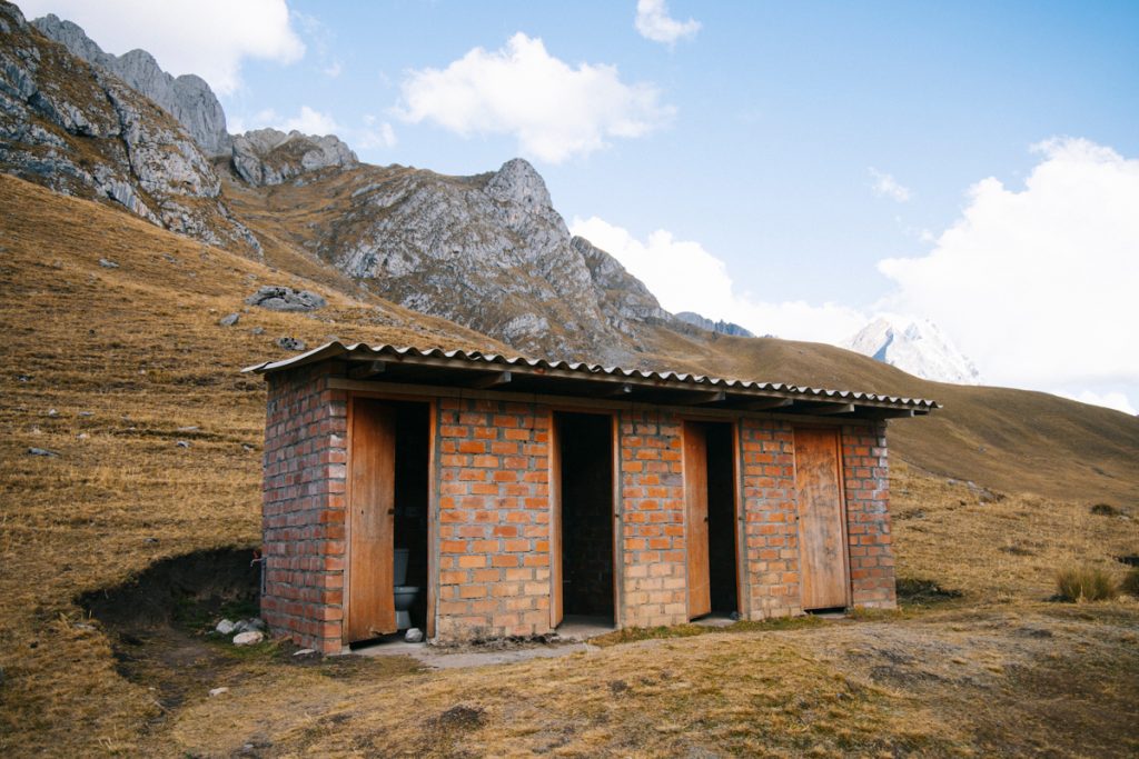 Les toilettes du campement sur le trek. crédit photo : Clara Ferrand - blog Wildroad