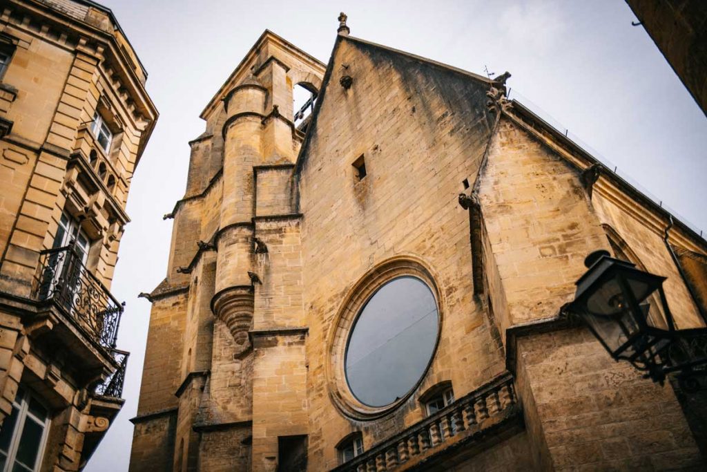 Restauration architecture de l'église Sainte Marie à Sarlat par Jean Nouvel. crédit photo : Clara Ferrand - blog Wildroad