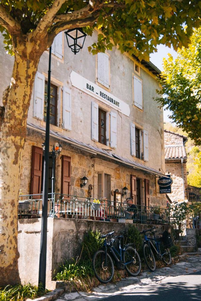 L'auberge de payreleau en Aveyron, une bonne adresse de restaurant dans les gorges du Tarn. crédit photo : Clara Ferrand - blog Wildroad