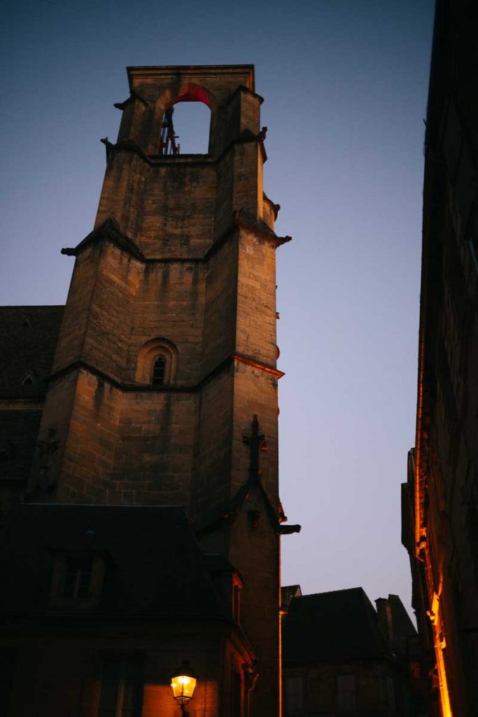 Balade nocturne à l'éclairage au gaz de la ville de Sarlat. crédit photo : Clara Ferrand - blog Wildroad