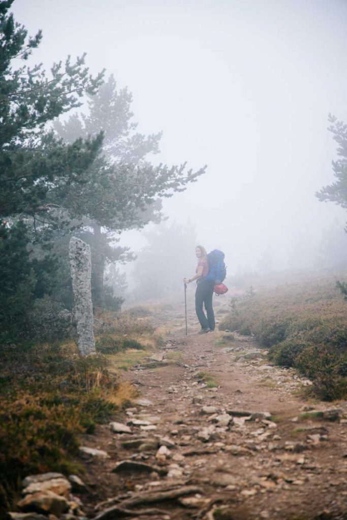 Brouillard sur le mont-Lozère en randonnée. crédit photo : Clara Ferrand - blog Wildroad