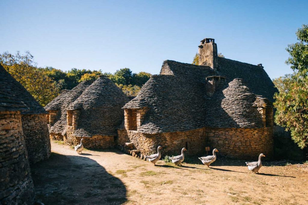 Visiter les cabanes du Breuil. crédit photo : Clara Ferrand - blog Wildroad