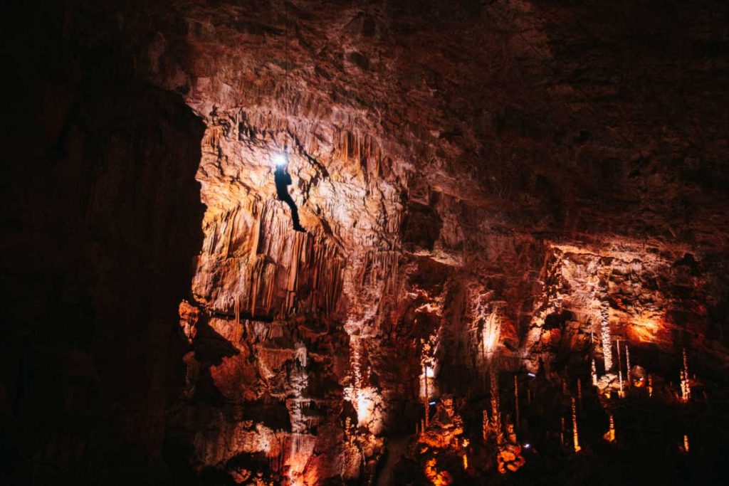 Visite exploration de la cavité de l'Aven Armand dans les Causses Méjean. crédit photo : Clara Ferrand