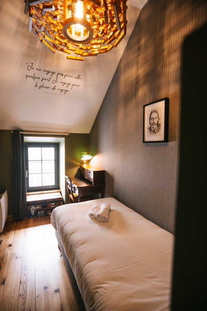 La chambre de louis Robert Stevenson à l'auberge des Cévennes. crédit photo : Clara Ferrand - blog Wildroad