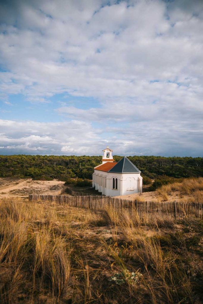 La magnifique chapelle de Sainte Thérèse dans les Landes. credit photo : Clara Ferrand - blog Wildroad