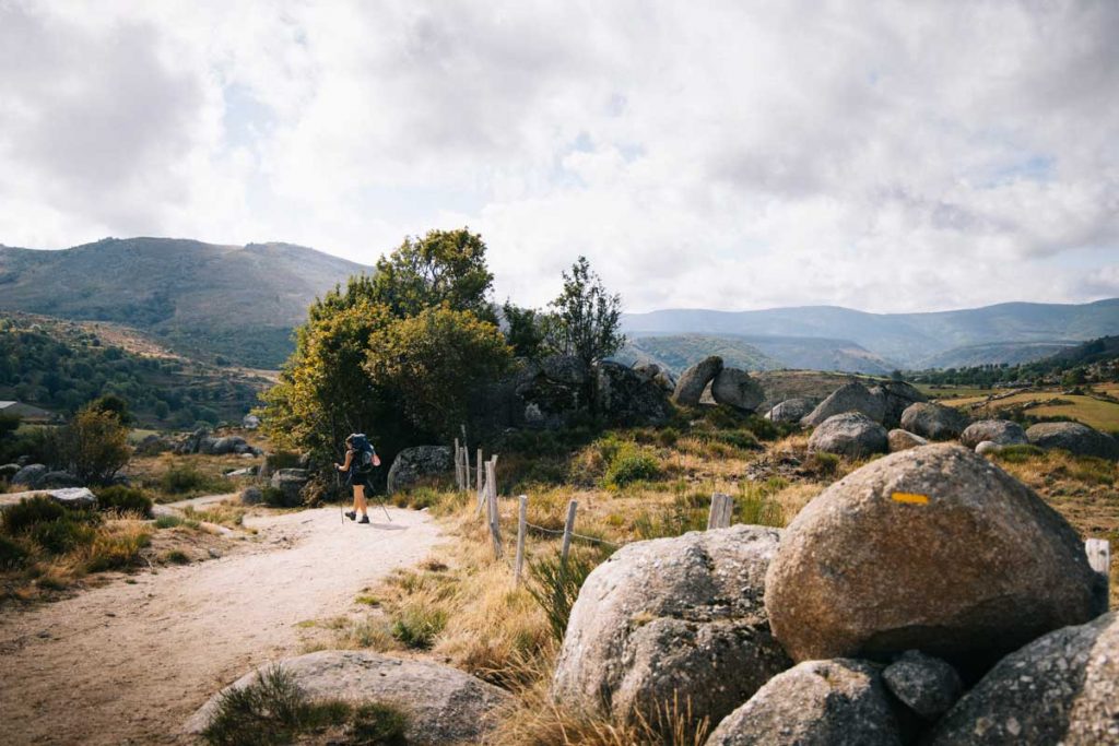 Les chaos rocheux du chemin de Stevenson sur l'étape mont Lozère. crédit photo : Clara Ferrand - blog Wildroad