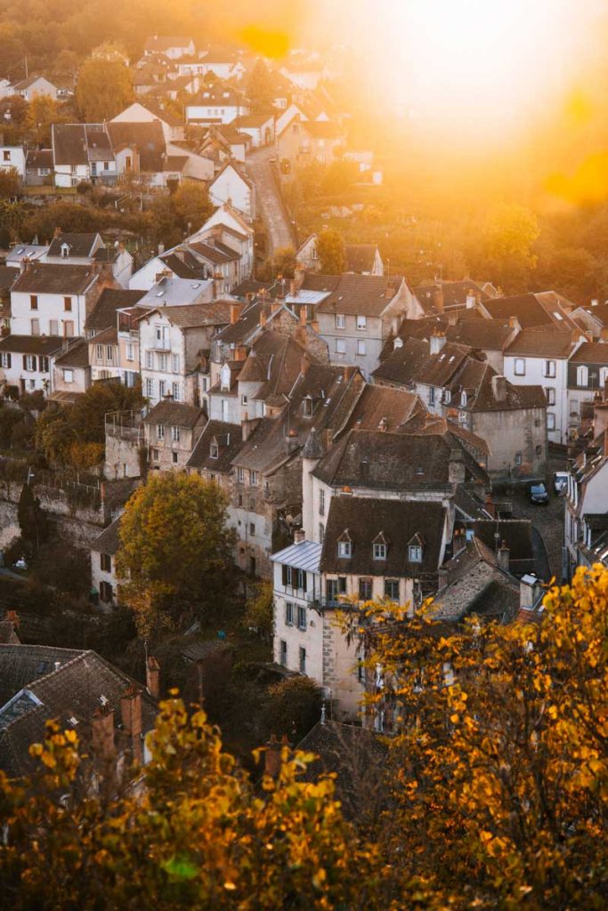 Coucher de soleil sur Aubusson dans la Creuse. crédit photo : Clara Ferrand - blog Wildroad