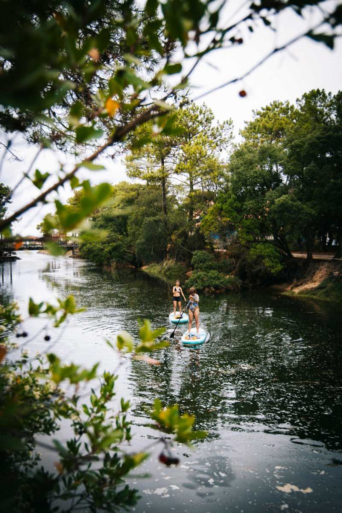 Remonter le courant de Vieux Boucau en paddle jusqu'à l'étang de Soustons. crédit photo : Clara Ferrand - blog Wildroad
